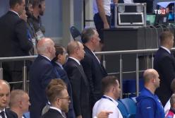 Путин встал во время исполнения украинского гимна в Минске (видео)