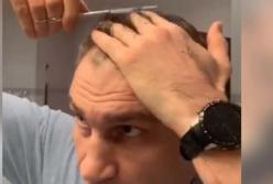 Кличко показал, как сам стрижется на карантине (видео)