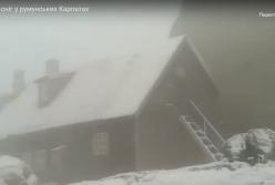 Карпаты замело снегом: удивительное видео с вершины горы (видео)