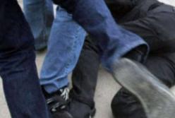 В Киеве подростки избили охранника супермаркета (видео)