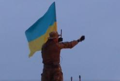 Украинский флаг в серой зоне под носом у врага: пример мужества бойцов ВСУ (видео)