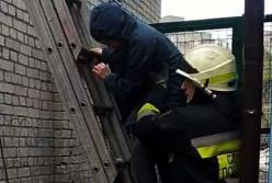 В Днепре ребенок застрял на крыше трансформатора (видео)