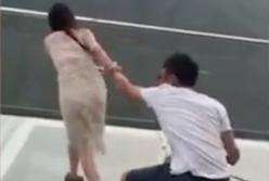 Стеклянный мост: приколы с туристами (видео)