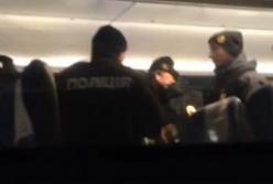 В поезде Киев-Кривой Рог пьяные подростки устроили дебош (видео)