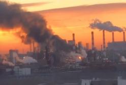 В Москве - масштабный пожар на заводе (видео)