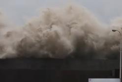 Мощный тайфун обрушился на Японию: страшные кадры (видео)