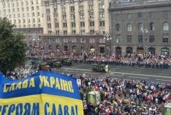 Военная техника гордо прошла по Крещатику: видео всех боевых машин