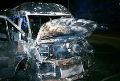 В Киеве дотла сгорела маршрутка (видео)