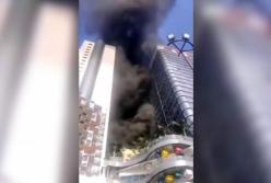 В Китае загорелась Сианьская башня (видео)
