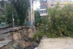 Появилось видео обрушившегося моста в Киеве (видео)
