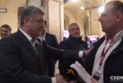 Порошенко пихнул журналиста за неудобный вопрос в день выборов (видео)