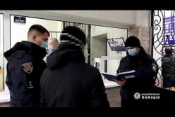В центре Одессы мужчины ограбили магазин (видео)
