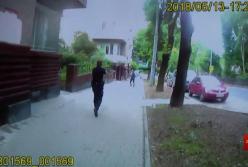 Опубликовано видео, как полицейскую пырнули ножом во Львове (видео)