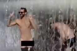 Голые обнаглевшие британцы искупались в фонтане: теперь их ищет полиция (видео)