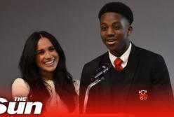 Школьник извинился перед принцем Гарри за публичный "поцелуй" Меган Маркл (видео)