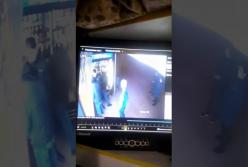 В Запорожье мужчина разбил и ограбил витрину-холодильник ради бутылки пива (видео)
