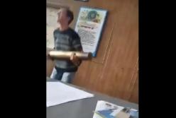 В Ровенской области учитель заставлял учеников приседать со снарядом (видео)