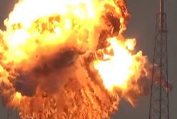 Взрыв японской ракеты при запуске: упала на землю и загорелась (видео)