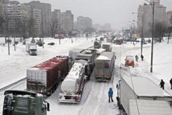 500 аварий сегодня - только в Киеве: транспортный коллапс (видео)