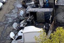 В Киеве сгорело несколько автомобилей (видео)