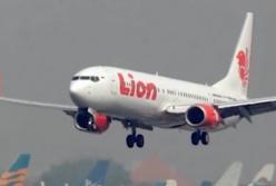 Видео с места крушения самолета в Индонезии: на борту было около 200 человек (видео)