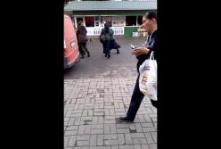Цыганки устроили массовую драку на улице Кременчуга (видео)
