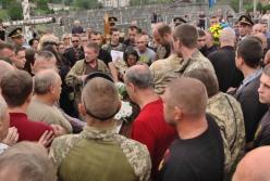 Топор в гробу: драка на похоронах военного во Львове (видео)