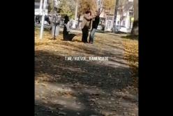 Рвал волосы и бил по лицу: под Днепром мужчина прилюдно избил женщину (видео)