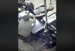 Военный спас кассира в супермаркете Днепра (видео)
