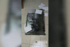 Под Харьковом неизвестные самодельной бомбой взорвали банкомат (видео)