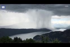 Цунами с небес: невероятные кадры дождя в Альпах (видео)