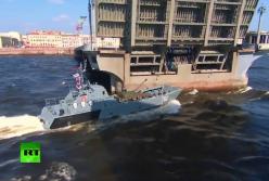 Моряки Путина оконфузились на военном параде кораблей (видео)