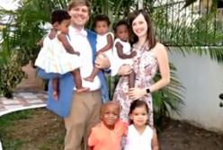 Белая женщина родила трёх чернокожих детей: неожиданная реакция ее мужа (видео) 