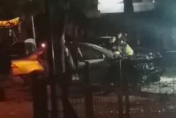 В центре Одессы взорвали автомобиль (видео)