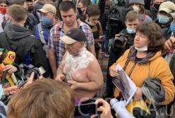 На митинге возле Рады мужчина пытался устроить самоподжог (видео)