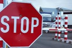 На государственной границе бабушку с внучкой высадили из автобуса (видео)