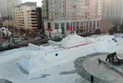 В Китае из снега слепили 50-метровый авианосец (видео)