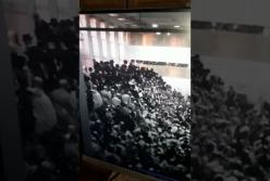 В синагоге в Израиле обрушилась трибуна: есть жертвы (видео)