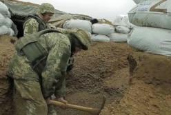 Украинские военные на Донбассе готовят позиции к зиме (видео)