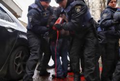 В Одессе у генконсульства России произошли стычки и задержания (видео)