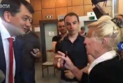 Главу "Слуги народа" Разумкова отчитала пенсионерка во время голосования (видео)
