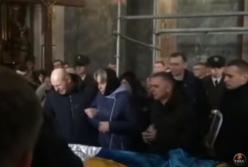 Шок! При отпевания бойца ВСУ оказалось, что в гробу тело другого человека (видео)