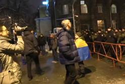 Под Администрацией президента накаляются страсти (онлайн-трансляция)