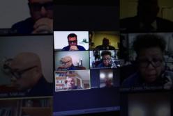 Чиновник выбросил кота во время Zoom-конференции и потерял работу (видео)