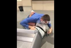 В супермаркете Запорожья покупатель устроил драку из-за маски (видео)