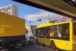 В Киеве произошло тройное ДТП (видео)