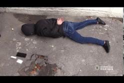 В Киеве карманники пытались подкупить начальника полиции вокзала (видео)