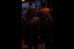 В Киеве троллейбус сломался под натиском пассажиров (видео)