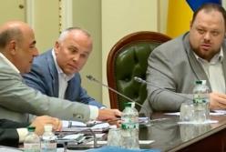 Новая Верховная Рада начала работу со скандала (видео)