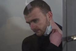 В одесском суде обвиняемый в убийстве 11-летней девочки порезал себе шею (видео)